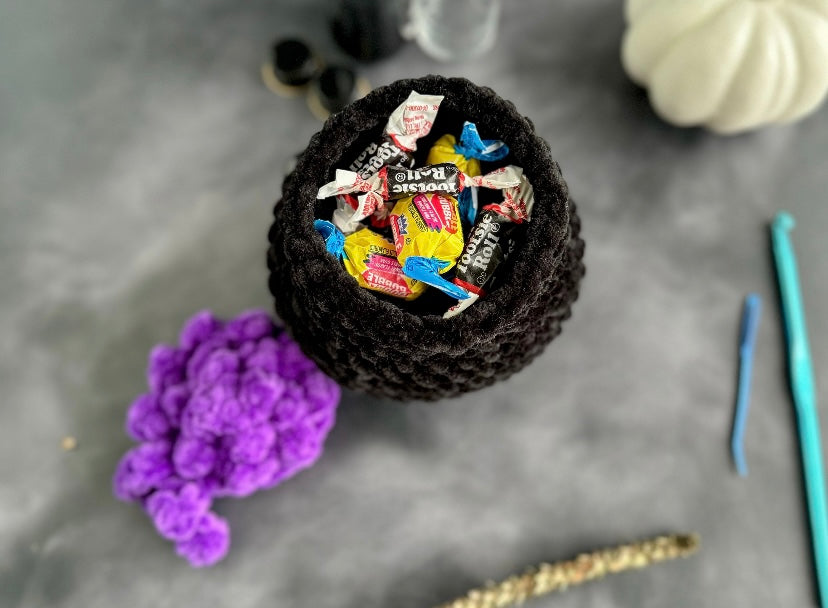 Cauldron ideal to hold your sweeties