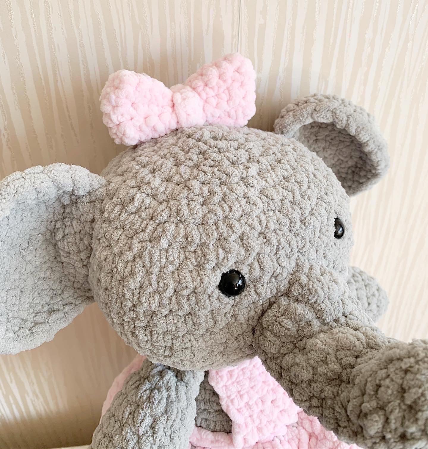 Super large dotty the elephant