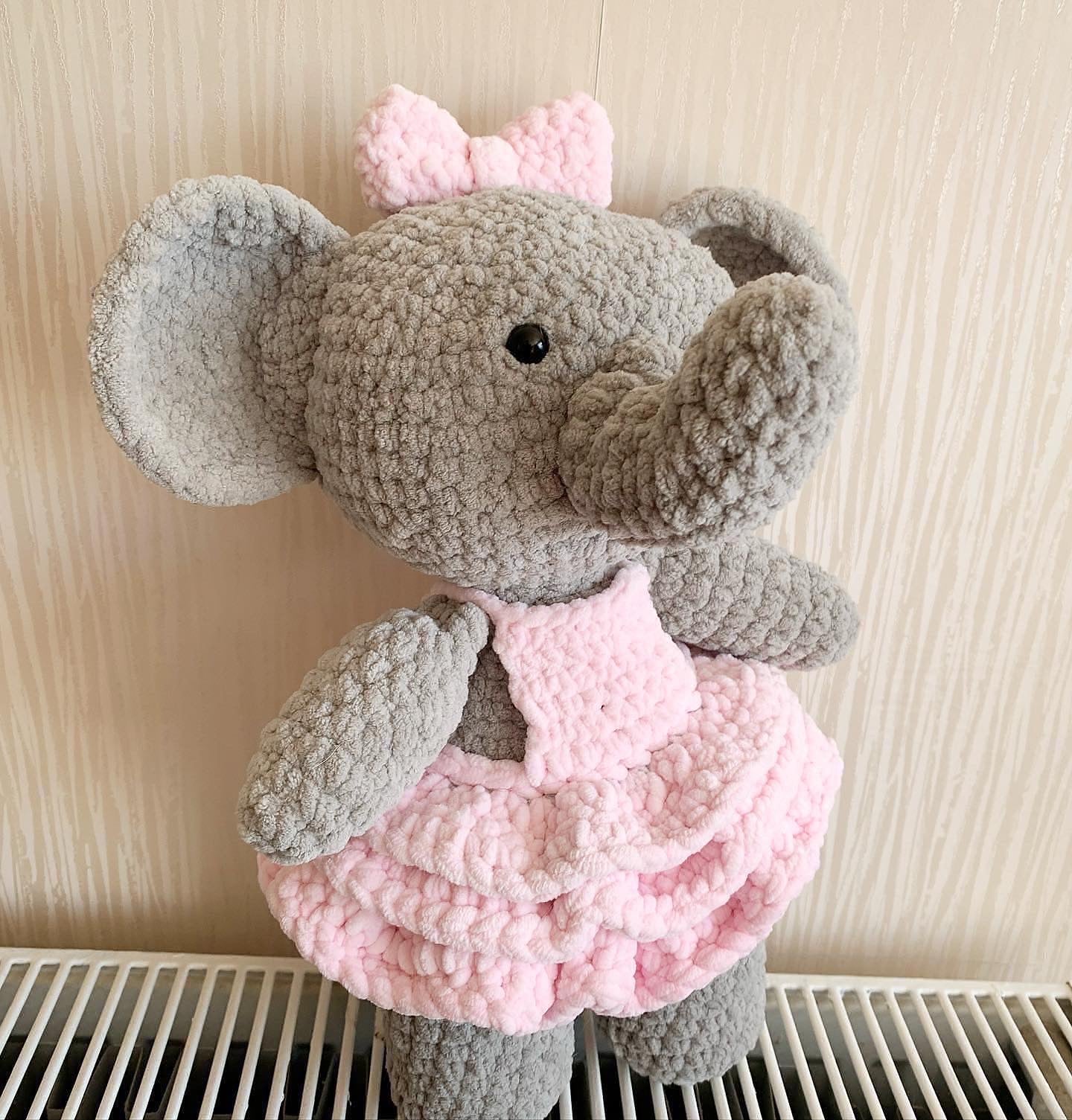 Super large dotty the elephant