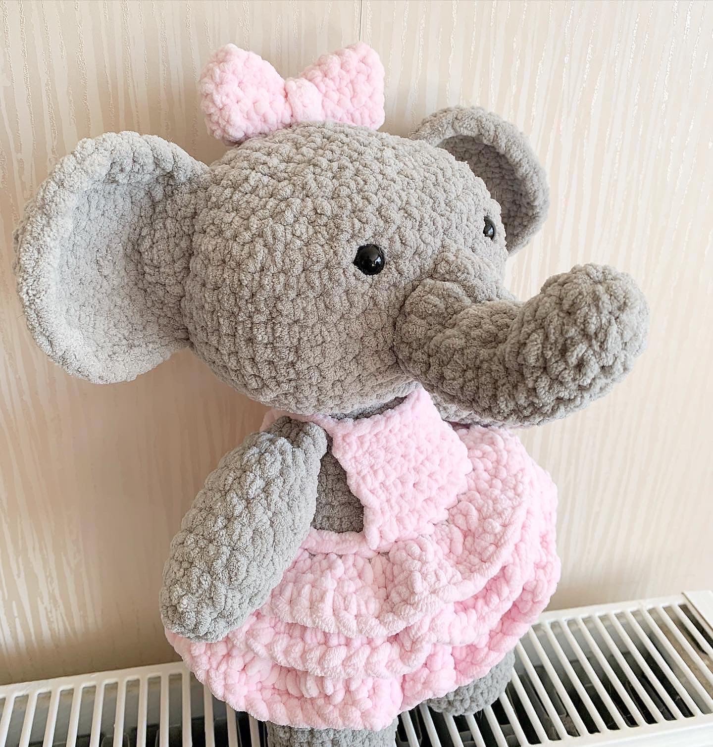 Super large dotty the elephant