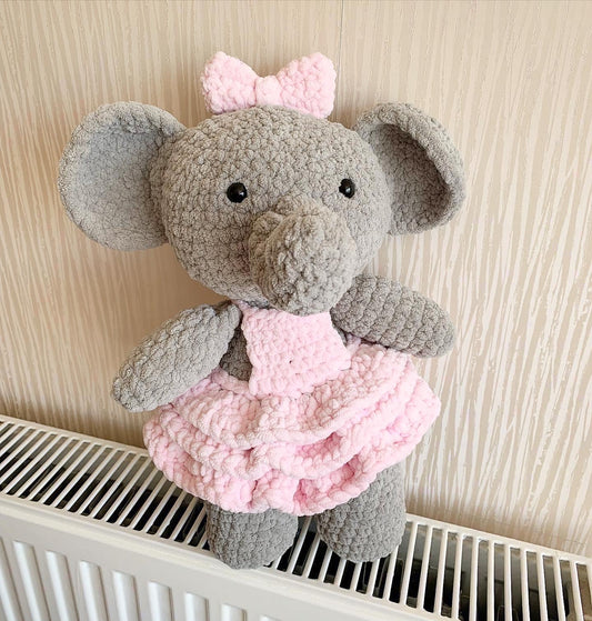 Super large dotty the elephant